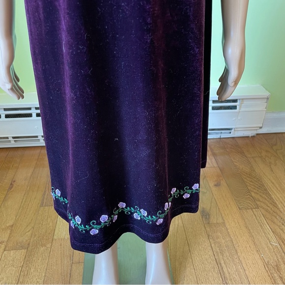 BLUEBERI BOULEVARD PURPLE VELVET EMBROIDERED FLOWER DRESS SIZE 6 HOLIDAY - Picture 5 of 8